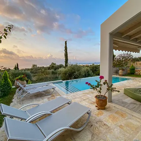 Vilă Seafront Prestige Pool Villas