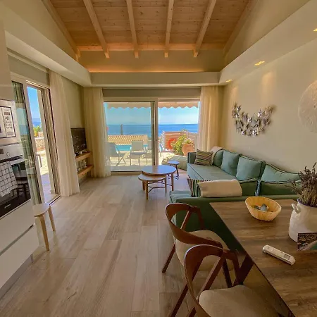 Vilă Seafront Prestige Pool Villas *