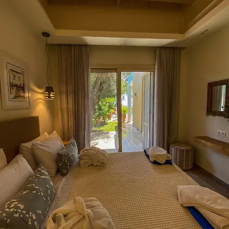 Seafront Prestige Pool Villas *